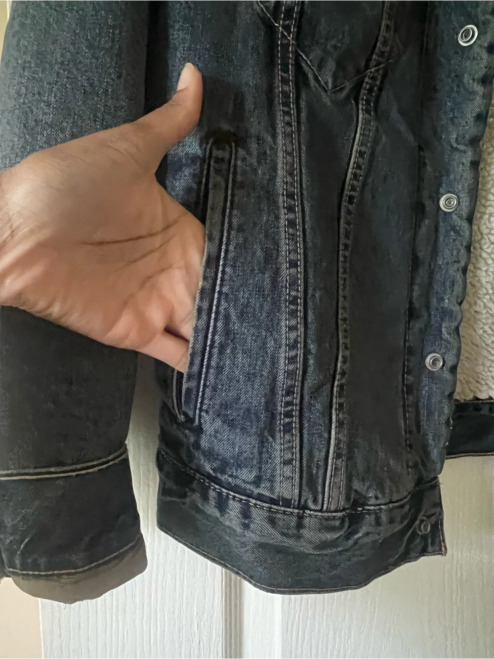LEVI’S Blue Denim Sherpa-Lined Jacket - Picture 4 of 7